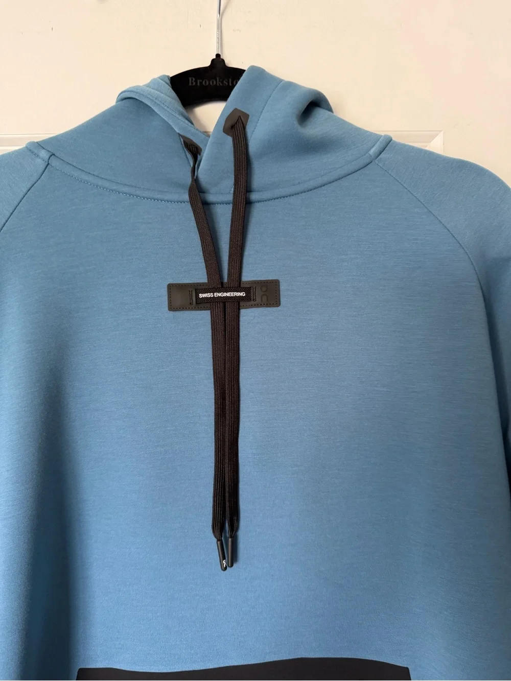 On Running Crewneck Hoodie with Black Pocket
